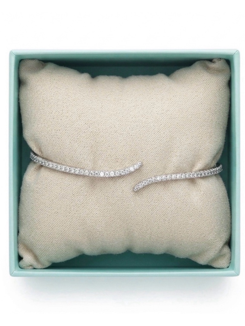 NWT ⚜️💎⚜️ Piper K Silver Tone Brass Cubic Zirconia Encrusted Bracelet
